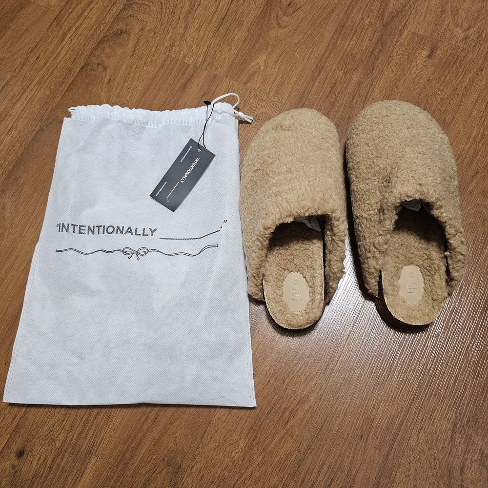 NWT Intentionally Blank Beige Cozy Slippers
